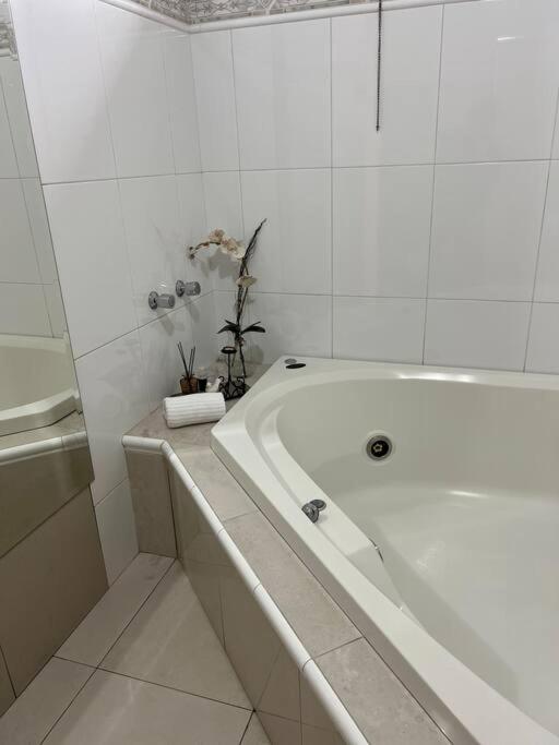 Estadia Das Gerais - Casa De Hospedes Adoravel Com Jacuzzi オウロ・プレット エクステリア 写真